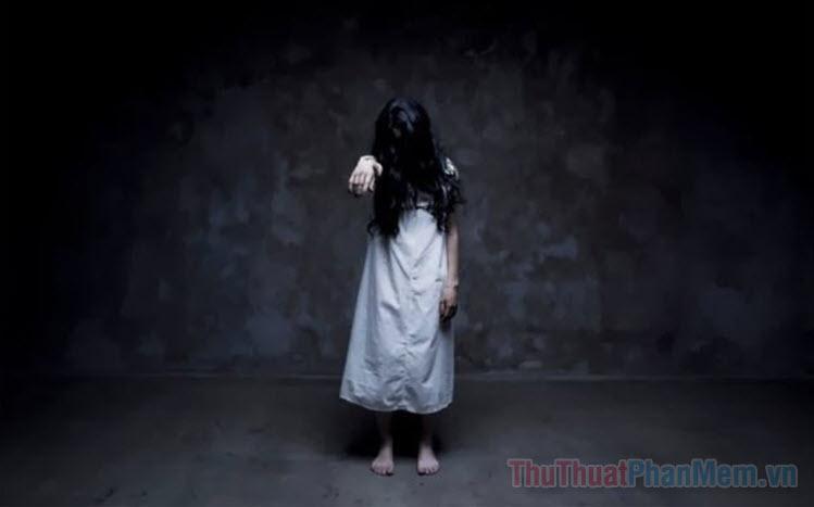 Ma nữ rượt đuổi trong nhà