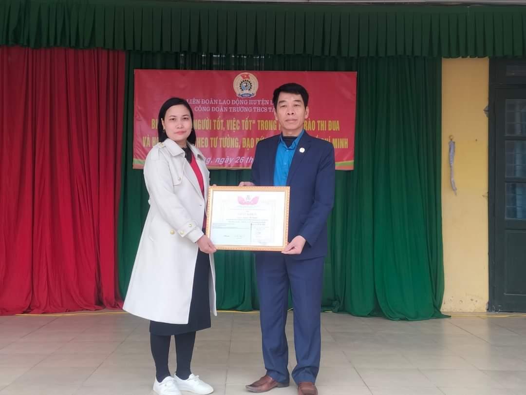 Nhặt tiền 500 nghìn trên đường
